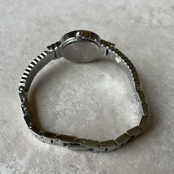 Armitron lady battery water resistant stainless steel w/stone - Picture 4 of 7